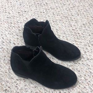 Women’s Blondo waterproof suede booties